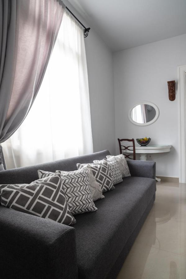 Polytimon, An Athenian Neoclassical Apartment Exterior foto