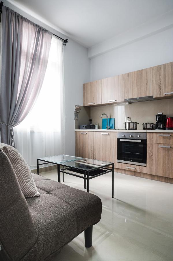 Polytimon, An Athenian Neoclassical Apartment Exterior foto